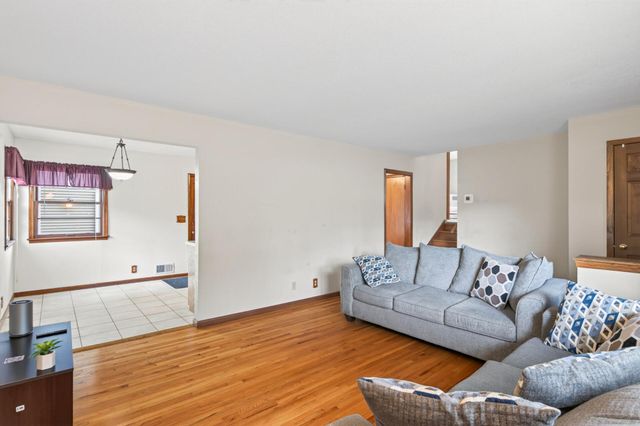 69 Dennis Lane N, Maplewood, MN 55119