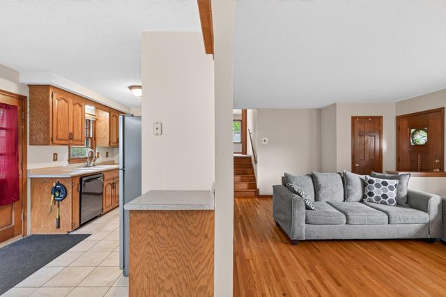 69 Dennis Lane N, Maplewood, MN 55119