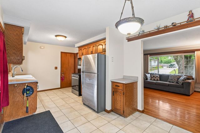 69 Dennis Lane N, Maplewood, MN 55119