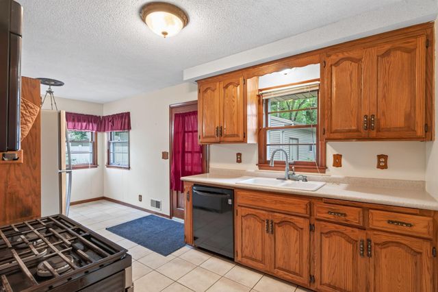 69 Dennis Lane N, Maplewood, MN 55119