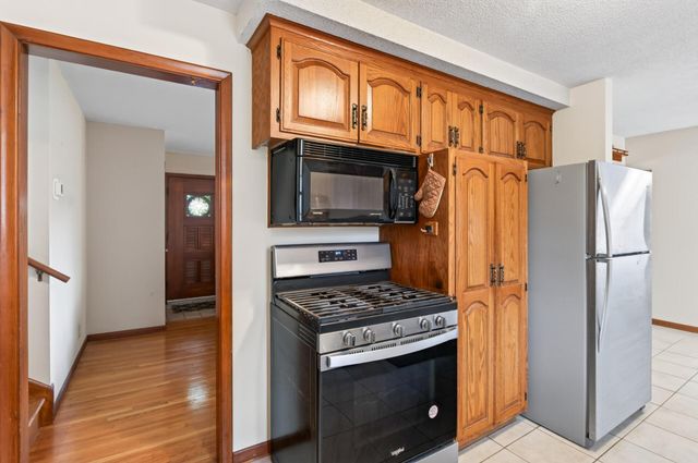69 Dennis Lane N, Maplewood, MN 55119