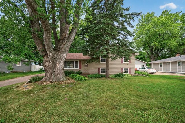 69 Dennis Lane N, Maplewood, MN 55119