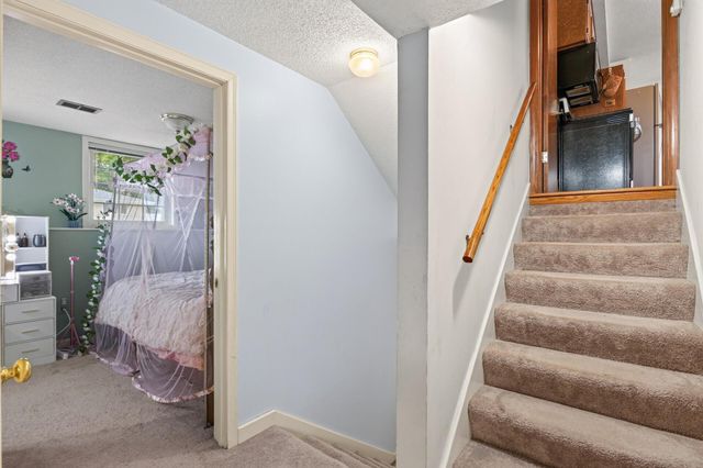 69 Dennis Lane N, Maplewood, MN 55119