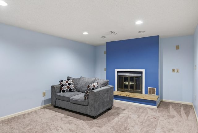 69 Dennis Lane N, Maplewood, MN 55119
