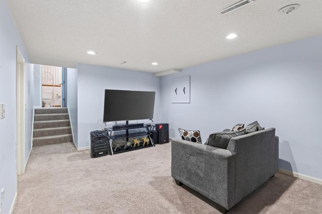 69 Dennis Lane N, Maplewood, MN 55119