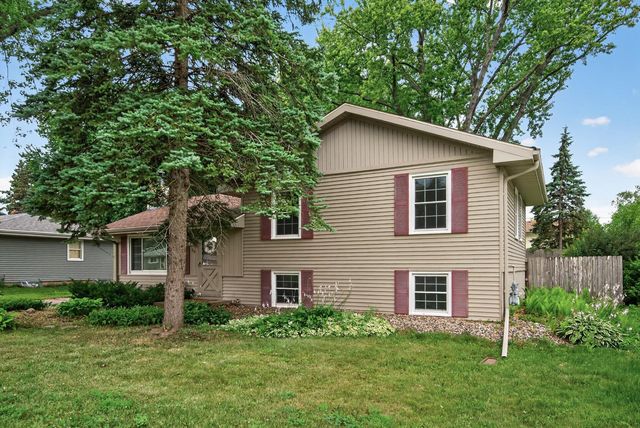 69 Dennis Lane N, Maplewood, MN 55119