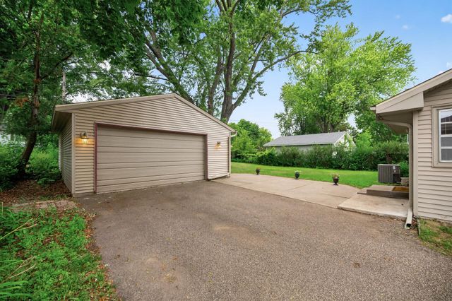 69 Dennis Lane N, Maplewood, MN 55119