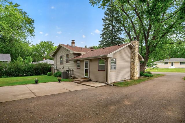 69 Dennis Lane N, Maplewood, MN 55119
