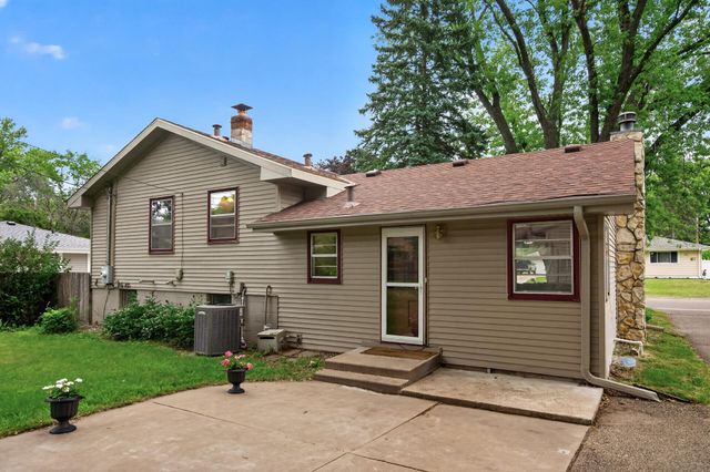 69 Dennis Lane N, Maplewood, MN 55119