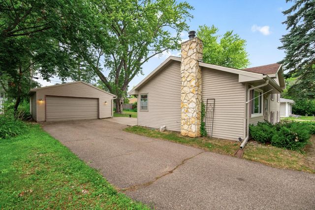 69 Dennis Lane N, Maplewood, MN 55119