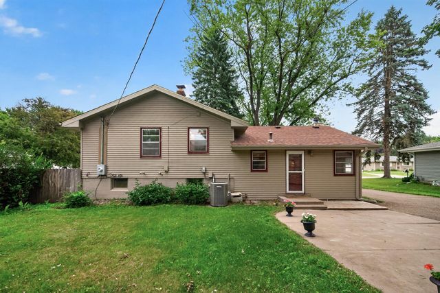 69 Dennis Lane N, Maplewood, MN 55119