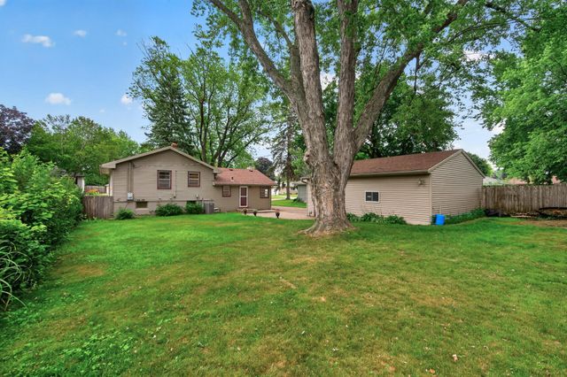 69 Dennis Lane N, Maplewood, MN 55119