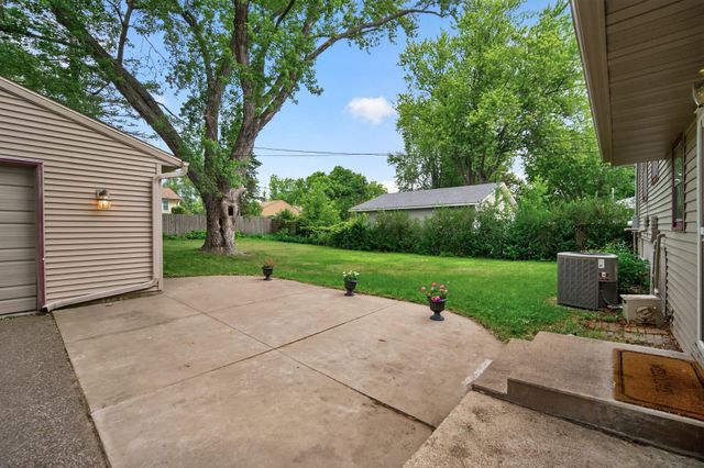 69 Dennis Lane N, Maplewood, MN 55119