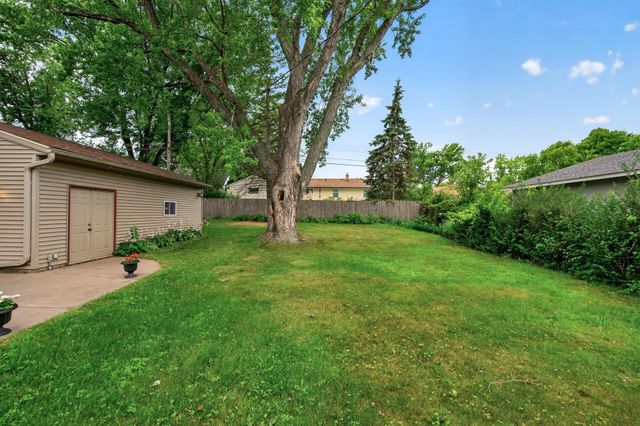69 Dennis Lane N, Maplewood, MN 55119