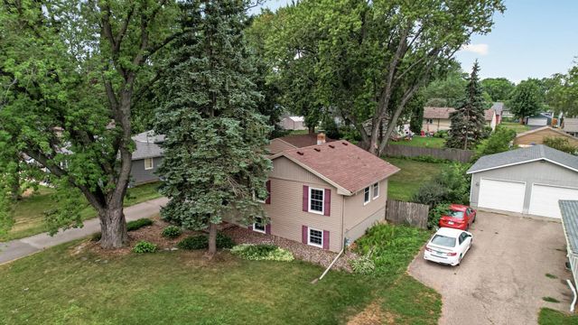 69 Dennis Lane N, Maplewood, MN 55119