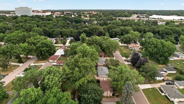 69 Dennis Lane N, Maplewood, MN 55119