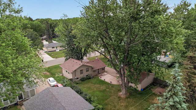 69 Dennis Lane N, Maplewood, MN 55119