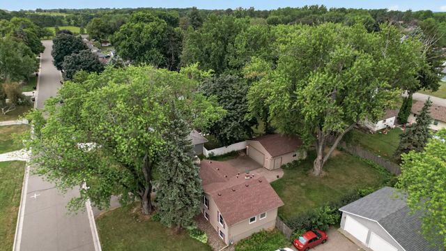 69 Dennis Lane N, Maplewood, MN 55119