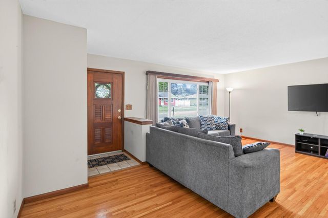 69 Dennis Lane N, Maplewood, MN 55119
