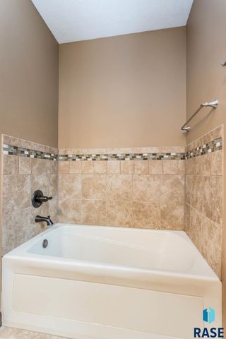 7100 E Archstone St Street, Sioux Falls, SD 57110