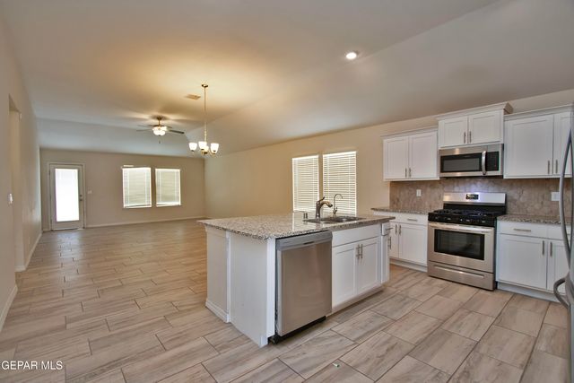 285 PENBRIDGE Place, El Paso, TX 79928