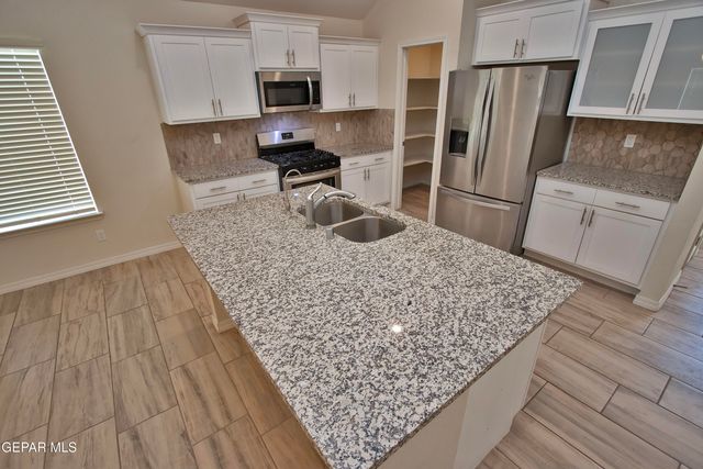 285 PENBRIDGE Place, El Paso, TX 79928