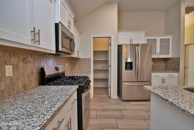 285 PENBRIDGE Place, El Paso, TX 79928