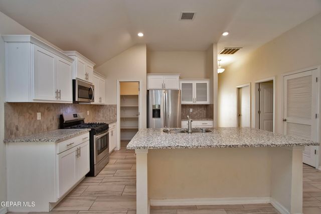 285 PENBRIDGE Place, El Paso, TX 79928