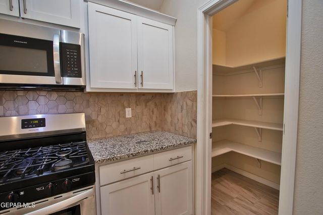 285 PENBRIDGE Place, El Paso, TX 79928