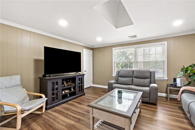 201 Reservoir Avenue, Lincoln, RI 02865