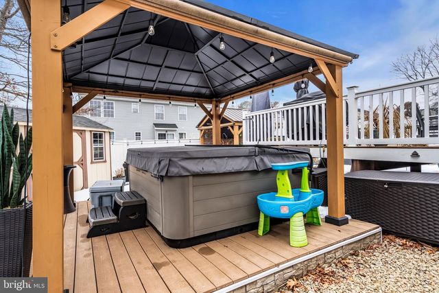 496 LIGHTHOUSE DRIVE, Manahawkin, NJ 08050