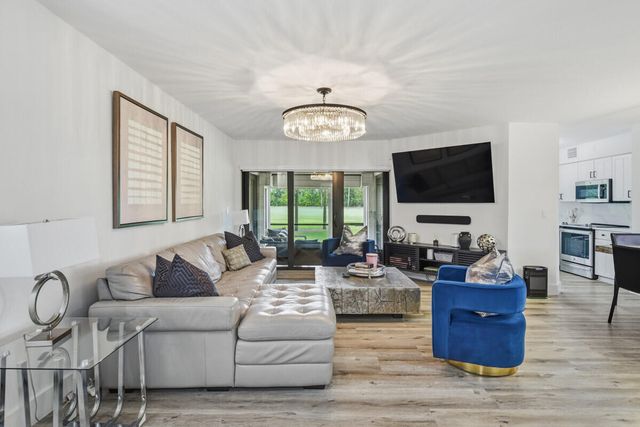 17372 Boca Club Boulevard 408, Boca Raton, FL 33487
