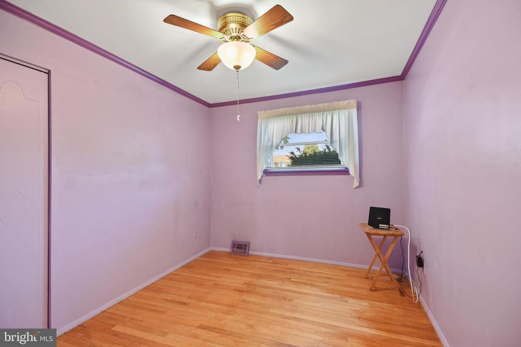 7923 OAKWOOD RD, Glen Burnie, MD 21061