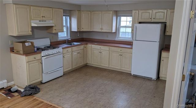 16 Nelson Avenue, Hicksville, NY 11801