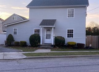 16 Nelson Avenue, Hicksville, NY 11801