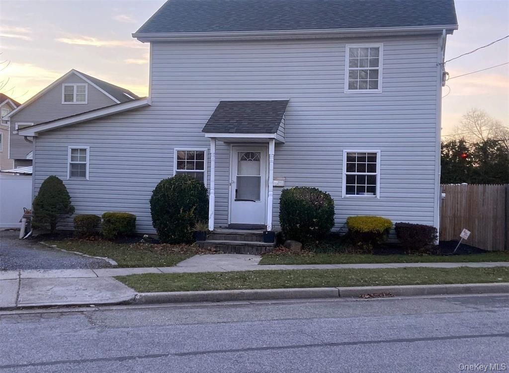 16 Nelson Avenue, Hicksville, NY 11801