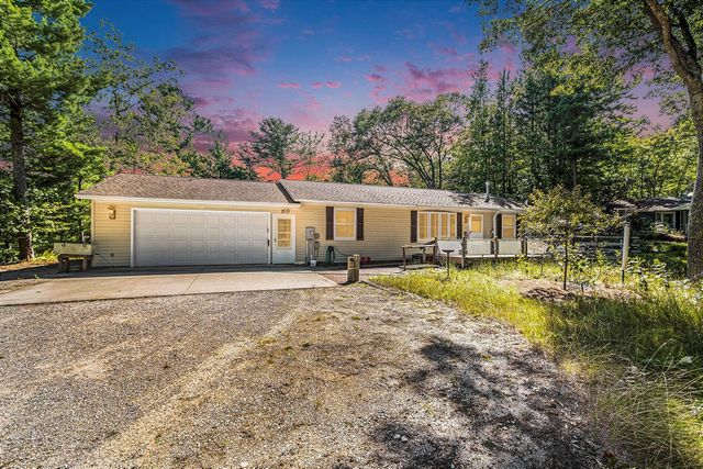 921 N Hancock Street, Pentwater, MI 49449