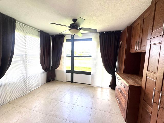 130 Lake Nancy Drive 101, West Palm Beach, FL 33411