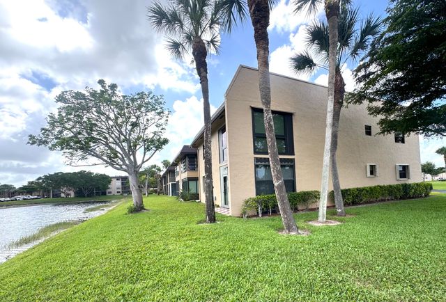 130 Lake Nancy Drive 101, West Palm Beach, FL 33411