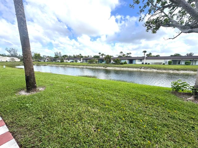 130 Lake Nancy Drive 101, West Palm Beach, FL 33411