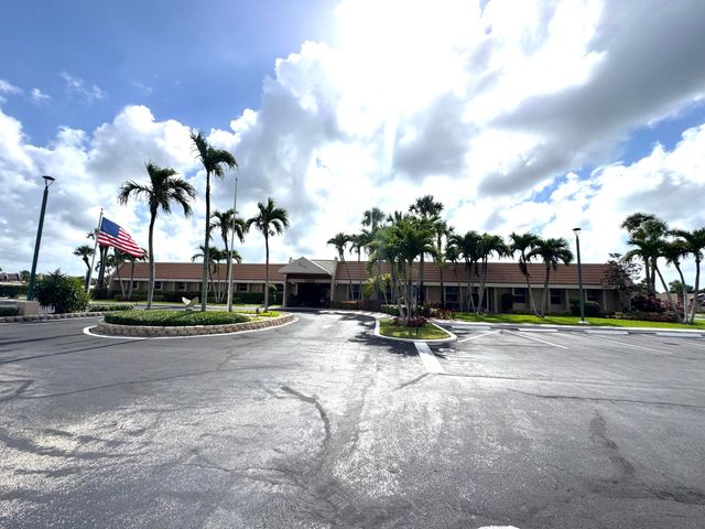 130 Lake Nancy Drive 101, West Palm Beach, FL 33411