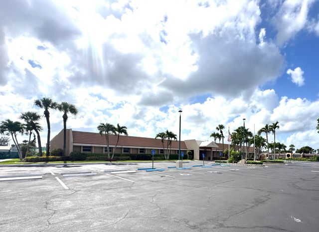 130 Lake Nancy Drive 101, West Palm Beach, FL 33411