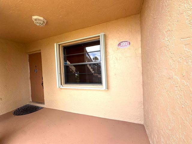 130 Lake Nancy Drive 101, West Palm Beach, FL 33411