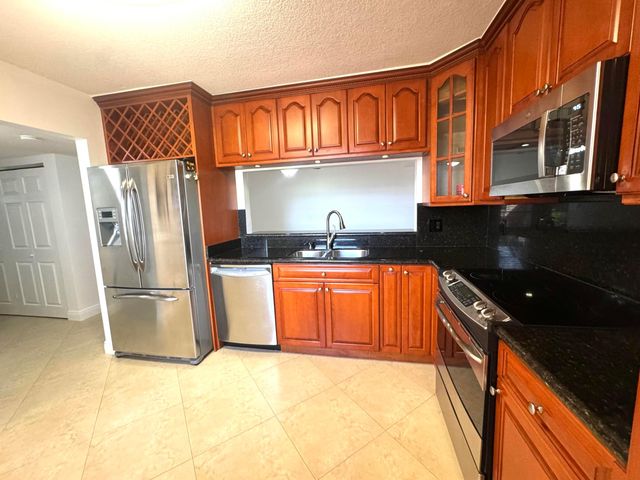 130 Lake Nancy Drive 101, West Palm Beach, FL 33411