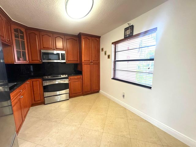 130 Lake Nancy Drive 101, West Palm Beach, FL 33411