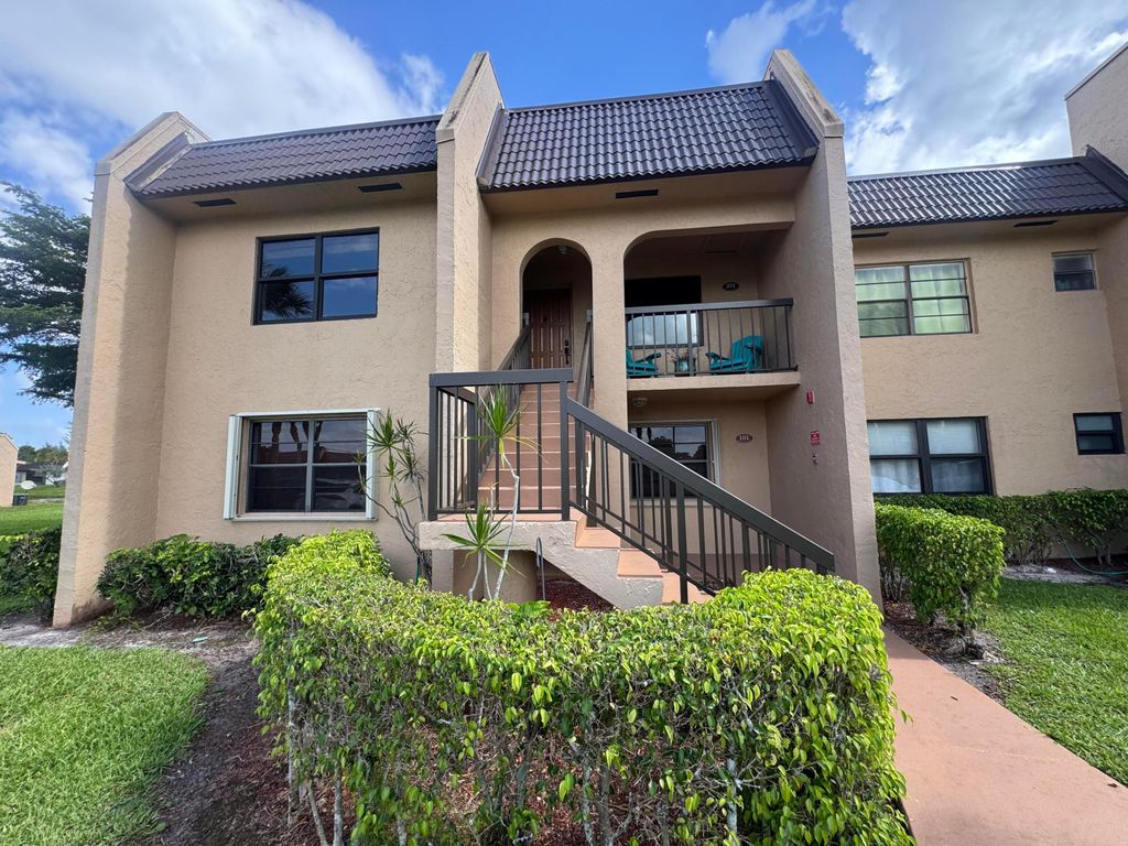 130 Lake Nancy Drive 101, West Palm Beach, FL 33411