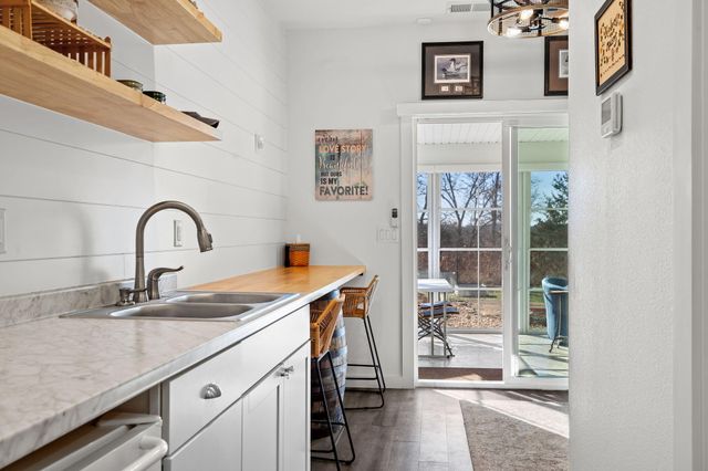 435 Schodack Road, Lampe, MO 65681