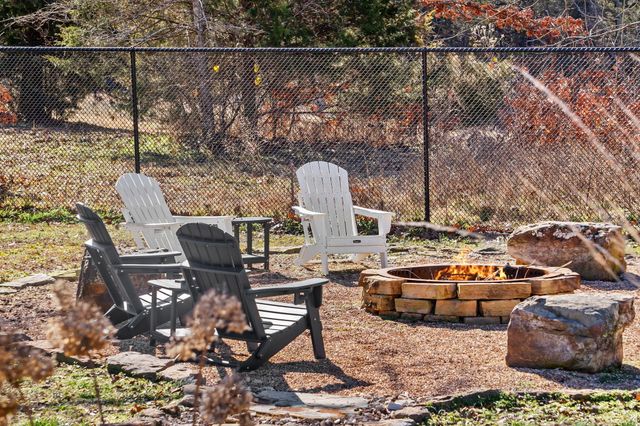 435 Schodack Road, Lampe, MO 65681