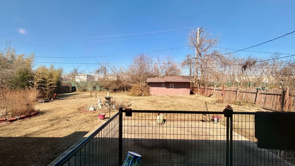 Image 9 of property listing at 1516 Ruth Ann Drive, Centralia, IL 62801