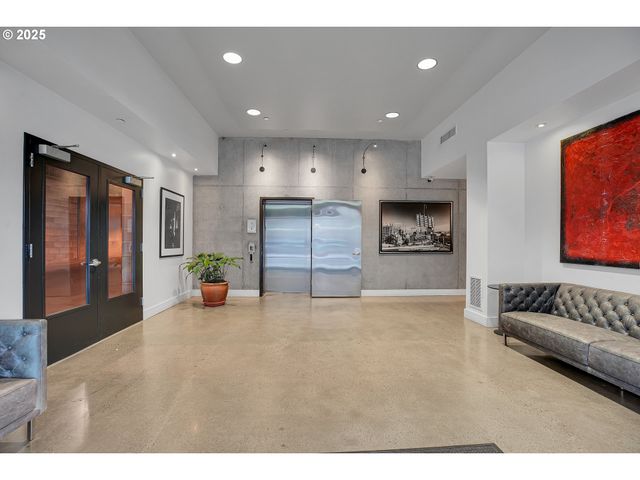 411 Nw FLANDERS St 312, Portland, OR 97209